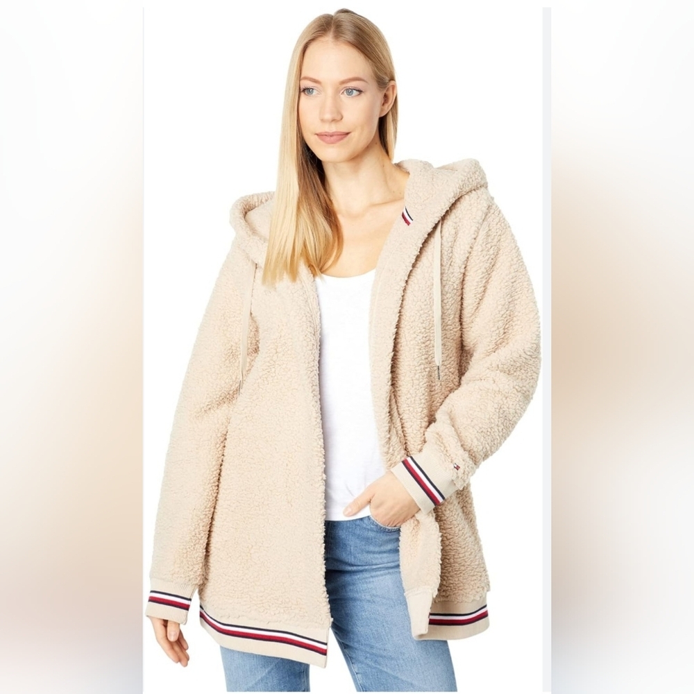 🌸Tommy Hilfiger Oversized Beige Teddy Shaket with Striped Accents🌸